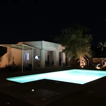 Trullo Marta Con Piscina Ostuni