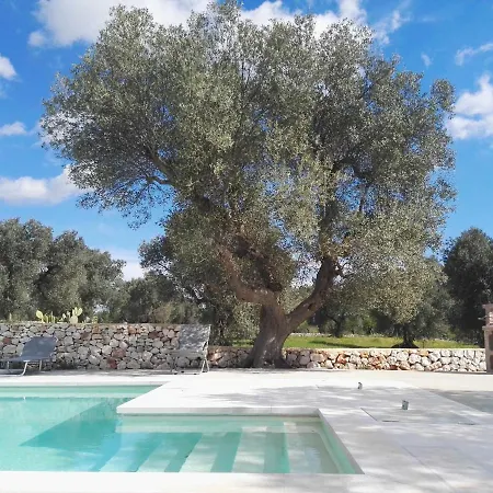 Trullo Marta Con Piscina Ostuni
